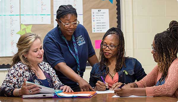 4 teachers in a meeting